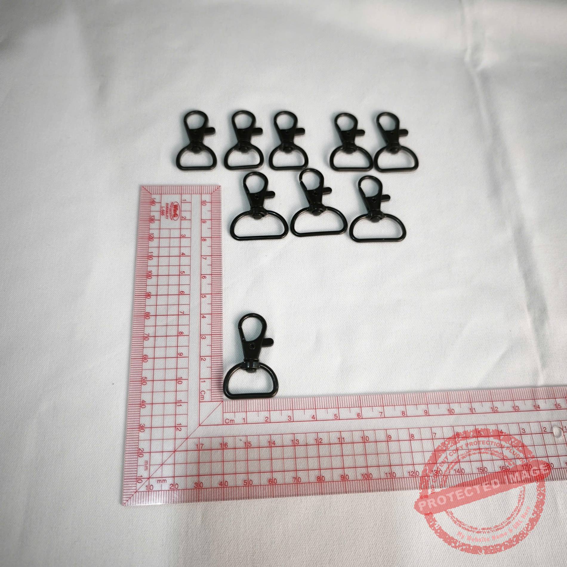 Móc càng cua đen 2cm Móc càng cua đen 2cm